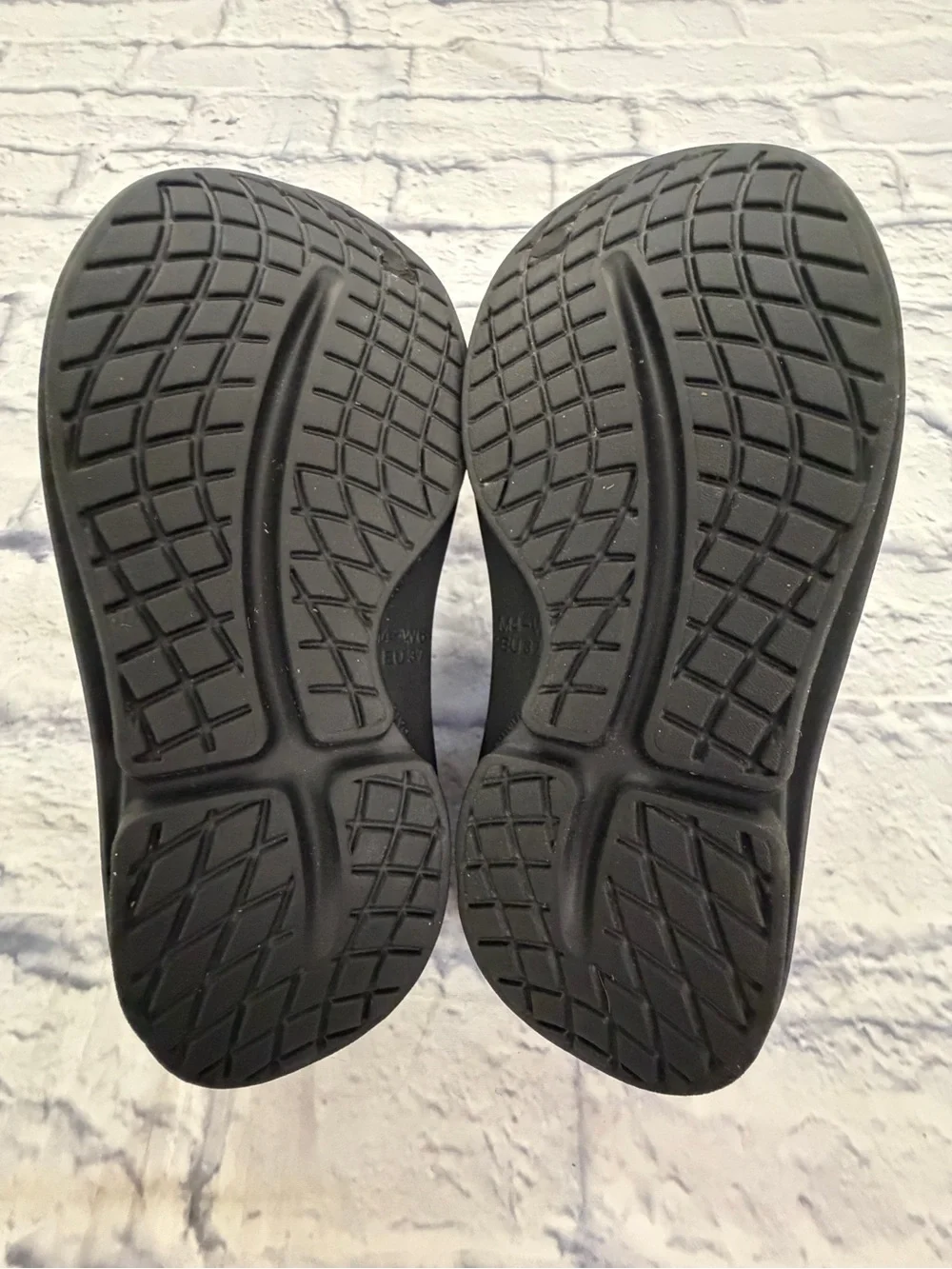 OOFOS ladies size 6 leopard print slip ons. Cushiony and comfortable